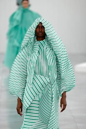 Issey Miyake, Ready to Wear Fall Winter 2025 - Paris, March 2025 Issey Miyake, Ready to Wear Fall Winter 2025 - Paris, March 2025, Credit:Zeppelin Avalon  Copyright: xZeppelinx xAvalonx 0973485297