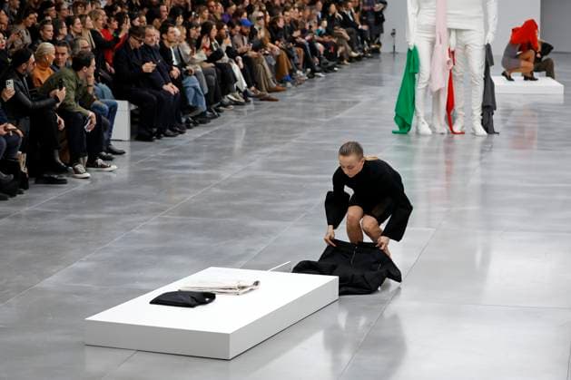 Issey Miyake, Ready to Wear Fall Winter 2025 - Paris, March 2025 Issey Miyake, Ready to Wear Fall Winter 2025 - Paris, March 2025, Credit:Zeppelin Avalon  Copyright: xZeppelinx xAvalonx 0973485630
