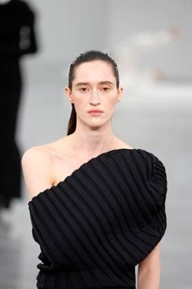 Issey Miyake, Ready to Wear Fall Winter 2025 - Paris, March 2025 Issey Miyake, Ready to Wear Fall Winter 2025 - Paris, March 2025, Credit:Zeppelin Avalon  Copyright: xZeppelinx xAvalonx 0973485871