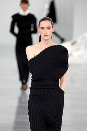 Issey Miyake, Ready to Wear Fall Winter 2025 - Paris, March 2025 Issey Miyake, Ready to Wear Fall Winter 2025 - Paris, March 2025, Credit:Zeppelin Avalon  Copyright: xZeppelinx xAvalonx 0973486050