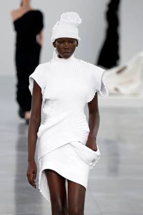 Issey Miyake, Ready to Wear Fall Winter 2025 - Paris, March 2025 Issey Miyake, Ready to Wear Fall Winter 2025 - Paris, March 2025, Credit:Zeppelin Avalon  Copyright: xZeppelinx xAvalonx 0973486354