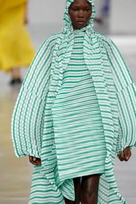 Issey Miyake, Ready to Wear Fall Winter 2025 - Paris, March 2025 Issey Miyake, Ready to Wear Fall Winter 2025 - Paris, March 2025, Credit:Zeppelin Avalon  Copyright: xZeppelinx xAvalonx 0973486517