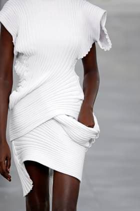 Issey Miyake, Ready to Wear Fall Winter 2025 - Paris, March 2025 Issey Miyake, Ready to Wear Fall Winter 2025 - Paris, March 2025, Credit:Zeppelin Avalon  Copyright: xZeppelinx xAvalonx 0973486675