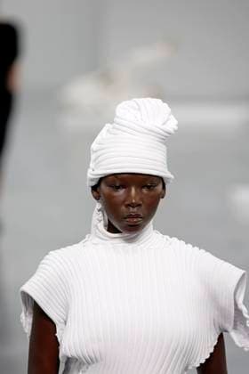 Issey Miyake, Ready to Wear Fall Winter 2025 - Paris, March 2025 Issey Miyake, Ready to Wear Fall Winter 2025 - Paris, March 2025, Credit:Zeppelin Avalon  Copyright: xZeppelinx xAvalonx 0973486742