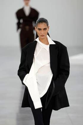 Issey Miyake, Ready to Wear Fall Winter 2025 - Paris, March 2025 Issey Miyake, Ready to Wear Fall Winter 2025 - Paris, March 2025, Credit:Zeppelin Avalon  Copyright: xZeppelinx xAvalonx 0973487298
