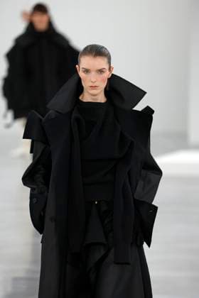 Issey Miyake, Ready to Wear Fall Winter 2025 - Paris, March 2025 Issey Miyake, Ready to Wear Fall Winter 2025 - Paris, March 2025, Credit:Zeppelin Avalon  Copyright: xZeppelinx xAvalonx 0973487755