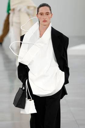Issey Miyake Ready to Wear Fall Winter 2025 - Paris, March 2025 Issey Miyake Ready to Wear Fall Winter 2025 - Paris, March 2025, Credit:Zeppelin Avalon  Copyright: xZeppelinx xAvalonx 0973487876