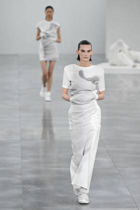 PFW Issey Miyake Runway A model walks the runway during the Issey Miyake Womenswear Fall Winter 2025-2026 show as part of Paris Fashion Week in Paris, France on March 07, 2025. Photo by Aurore Marechal ABACAPRESS.COM Paris France  Copyright: xMarechalxAurore ABACAx