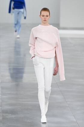 PFW Issey Miyake Runway A model walks the runway during the Issey Miyake Womenswear Fall Winter 2025-2026 show as part of Paris Fashion Week in Paris, France on March 07, 2025. Photo by Aurore Marechal ABACAPRESS.COM Paris France  Copyright: xMarechalxAurore ABACAx