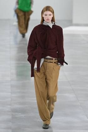 PFW Issey Miyake Runway A model walks the runway during the Issey Miyake Womenswear Fall Winter 2025-2026 show as part of Paris Fashion Week in Paris, France on March 07, 2025. Photo by Aurore Marechal ABACAPRESS.COM Paris France  Copyright: xMarechalxAurore ABACAx