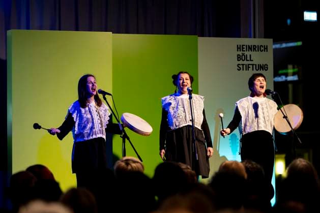 Award ceremony of the Anne Klein Womens Prize on 07 03 2025 The Belarusian folk band KRIWI performs during the award ceremony Award ceremony of the Anne Klein Womens Prize 2025, which was awarded this year to Darya Afanasyeva, Irina Alkhovka and Julia Mickiewicz Copyright: xEVENTPRESSxJeremyxKnowlesx