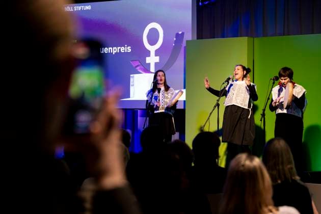 Award ceremony of the Anne Klein Womens Prize on 07 03 2025 The Belarusian folk band KRIWI performs during the award ceremony Award ceremony of the Anne Klein Womens Prize 2025, which was awarded this year to Darya Afanasyeva, Irina Alkhovka and Julia Mickiewicz Copyright: xEVENTPRESSxJeremyxKnowlesx