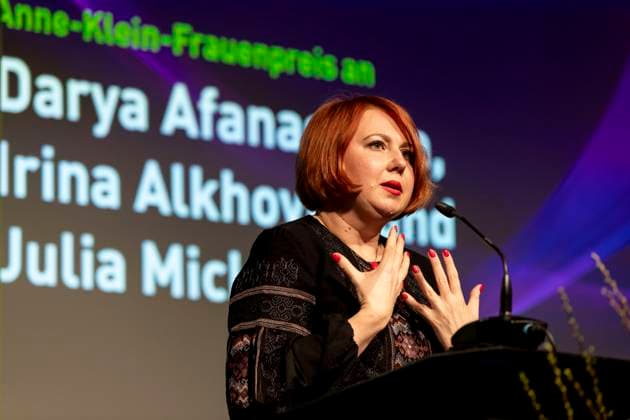 Award ceremony of the Anne Klein Womens Prize on 07 03 2025 The Belarusian journalist, feminist activist, politician and co-founder of the non-governmental organization FemGroup Belarus Julia Mickiewicz gives a speech after the award ceremony of the Anne Klein Womens Prize 2025 Copyright: xEVENTPRESSxJeremyxKnowlesx
