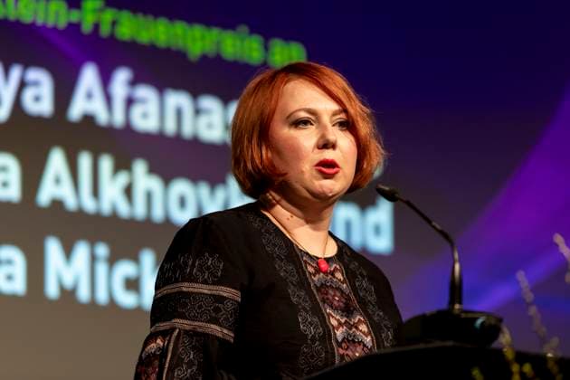Award ceremony of the Anne Klein Womens Prize on 07 03 2025 The Belarusian journalist, feminist activist, politician and co-founder of the non-governmental organization FemGroup Belarus Julia Mickiewicz gives a speech after the award ceremony of the Anne Klein Womens Prize 2025 Copyright: xEVENTPRESSxJeremyxKnowlesx