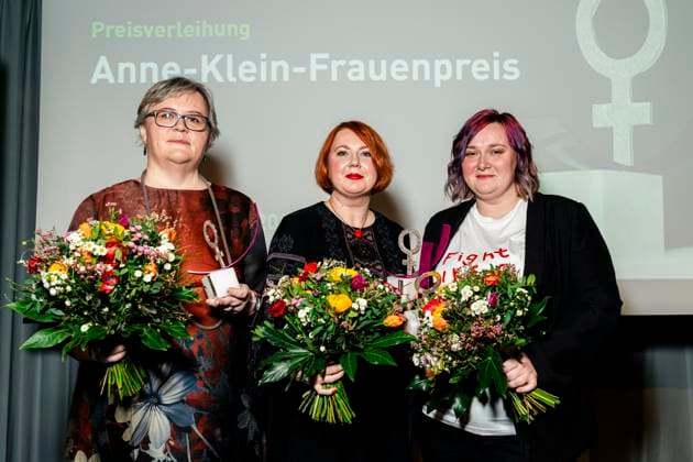 Anne Klein Womens Prize Award Ceremony on 07 03 2025 Darya Afanasyeva, Irina Alkhovka and Julia Mickiewicz each receive the Anne Klein Womens Prize during the 2025 award ceremony Copyright: xEVENTPRESSxJeremyxKnowlesx