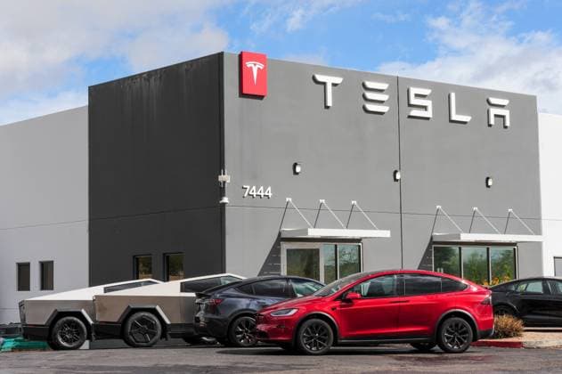 March 7, 2025, Mesa, Arizona, USA: Tesla vehicles, including two Cybertrucks, a red Model X, and other models, sit parked outside a Tesla dealership. Tesla faces mounting financial pressure as weak Q1 salesâ€down more than 4%â€and declining global demand threaten its cash flow, with analysts warning it may turn free-cash-flow negative. CEO Elon Musk, who is also leading DOGEâ€⠢s cuts in the federal workforce, has seen Teslaâ€⠢s stock plunge more than 30% this year as his political ties add to consumer polarization and intensifying EV market competition. Mesa USA - ZUMAb270 20250307_znp_b270_001 Copyright: xEduardoxBarrazax