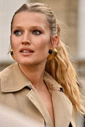 PFW Nina Ricci Outside Arrivals Toni Garrn arriving at Nina Ricci show during Paris Fashion Week in Paris, France on March 7, 2025. Photo by Julien Reynaud APS-Medias ABACAPRESS.COM Paris France  Copyright: xReynaudxJulien APS-Medias ABACAx