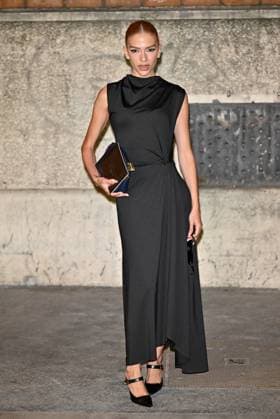 PFW Victoria Beckham Outside Arrivals Guest arriving at Victoria Beckham show during Paris Fashion Week in Paris, France on March 7, 2025. Photo by Julien Reynaud APS-Medias ABACAPRESS.COM Paris France  Copyright: xReynaudxJulien APS-Medias ABACAx