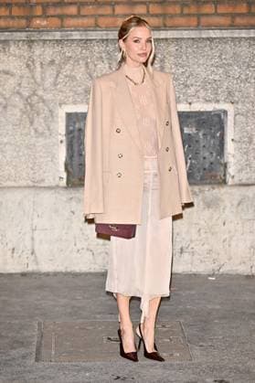 PFW Victoria Beckham Outside Arrivals Leonie Hanne arriving at Victoria Beckham show during Paris Fashion Week in Paris, France on March 7, 2025. Photo by Julien Reynaud APS-Medias ABACAPRESS.COM Paris France  Copyright: xReynaudxJulien APS-Medias ABACAx