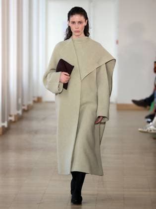 PFW - Christian Wijnants Runway A model walks the runway during the Christian Wijnants Womenswear Fall Winter 2025-2026 show as part of Paris Fashion, on March 7, 2025 in Paris, France. Photo by Alain-Gil Gonzalez ABACAPRESS.COM Paris France  Copyright: xGonzalezxAlain-Gil ABACAx