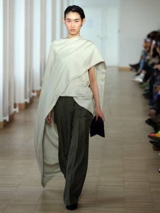 PFW - Christian Wijnants Runway A model walks the runway during the Christian Wijnants Womenswear Fall Winter 2025-2026 show as part of Paris Fashion, on March 7, 2025 in Paris, France. Photo by Alain-Gil Gonzalez ABACAPRESS.COM Paris France  Copyright: xGonzalezxAlain-Gil ABACAx
