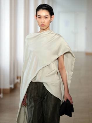 PFW - Christian Wijnants Runway A model walks the runway during the Christian Wijnants Womenswear Fall Winter 2025-2026 show as part of Paris Fashion, on March 7, 2025 in Paris, France. Photo by Alain-Gil Gonzalez ABACAPRESS.COM Paris France  Copyright: xGonzalezxAlain-Gil ABACAx