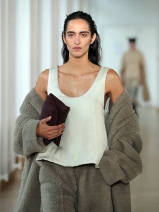 PFW - Christian Wijnants Runway A model walks the runway during the Christian Wijnants Womenswear Fall Winter 2025-2026 show as part of Paris Fashion, on March 7, 2025 in Paris, France. Photo by Alain-Gil Gonzalez ABACAPRESS.COM Paris France  Copyright: xGonzalezxAlain-Gil ABACAx