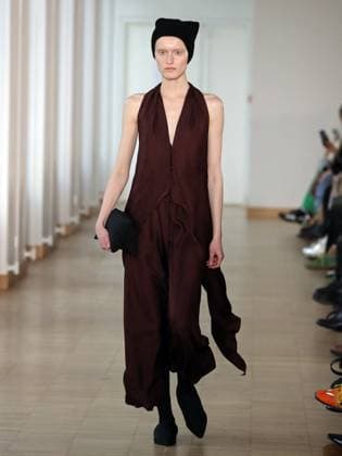 PFW - Christian Wijnants Runway A model walks the runway during the Christian Wijnants Womenswear Fall Winter 2025-2026 show as part of Paris Fashion, on March 7, 2025 in Paris, France. Photo by Alain-Gil Gonzalez ABACAPRESS.COM Paris France  Copyright: xGonzalezxAlain-Gil ABACAx