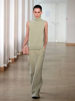 PFW - Christian Wijnants Runway A model walks the runway during the Christian Wijnants Womenswear Fall Winter 2025-2026 show as part of Paris Fashion, on March 7, 2025 in Paris, France. Photo by Alain-Gil Gonzalez ABACAPRESS.COM Paris France  Copyright: xGonzalezxAlain-Gil ABACAx