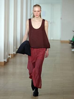PFW - Christian Wijnants Runway A model walks the runway during the Christian Wijnants Womenswear Fall Winter 2025-2026 show as part of Paris Fashion, on March 7, 2025 in Paris, France. Photo by Alain-Gil Gonzalez ABACAPRESS.COM Paris France  Copyright: xGonzalezxAlain-Gil ABACAx