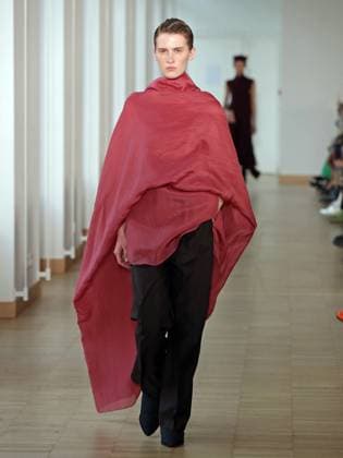 PFW - Christian Wijnants Runway A model walks the runway during the Christian Wijnants Womenswear Fall Winter 2025-2026 show as part of Paris Fashion, on March 7, 2025 in Paris, France. Photo by Alain-Gil Gonzalez ABACAPRESS.COM Paris France  Copyright: xGonzalezxAlain-Gil ABACAx
