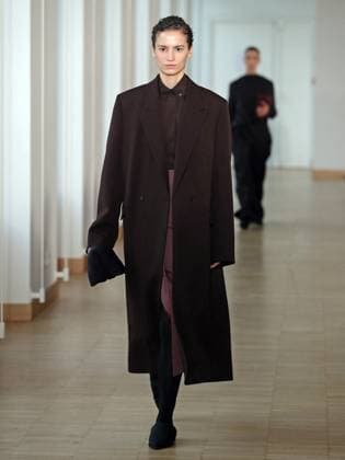 PFW - Christian Wijnants Runway A model walks the runway during the Christian Wijnants Womenswear Fall Winter 2025-2026 show as part of Paris Fashion, on March 7, 2025 in Paris, France. Photo by Alain-Gil Gonzalez ABACAPRESS.COM Paris France  Copyright: xGonzalezxAlain-Gil ABACAx