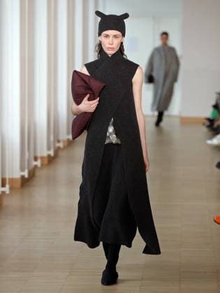 PFW - Christian Wijnants Runway A model walks the runway during the Christian Wijnants Womenswear Fall Winter 2025-2026 show as part of Paris Fashion, on March 7, 2025 in Paris, France. Photo by Alain-Gil Gonzalez ABACAPRESS.COM Paris France  Copyright: xGonzalezxAlain-Gil ABACAx