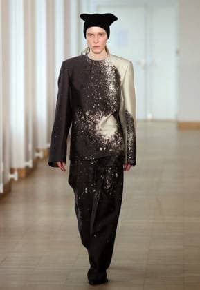PFW - Christian Wijnants Runway A model walks the runway during the Christian Wijnants Womenswear Fall Winter 2025-2026 show as part of Paris Fashion, on March 7, 2025 in Paris, France. Photo by Alain-Gil Gonzalez ABACAPRESS.COM Paris France  Copyright: xGonzalezxAlain-Gil ABACAx