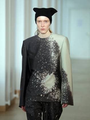 PFW - Christian Wijnants Runway A model walks the runway during the Christian Wijnants Womenswear Fall Winter 2025-2026 show as part of Paris Fashion, on March 7, 2025 in Paris, France. Photo by Alain-Gil Gonzalez ABACAPRESS.COM Paris France  Copyright: xGonzalezxAlain-Gil ABACAx