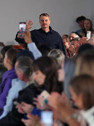 PFW - Christian Wijnants Runway Belgian fashion designer Christian Wijnants acknowledges the audience at the end of the runway Christian Wijnants Womenswear Fall Winter 2025-2026 show as part of Paris Fashion, on March 7, 2025 in Paris, France. Photo by Alain-Gil Gonzalez ABACAPRESS.COM Paris France  Copyright: xGonzalezxAlain-Gil ABACAx