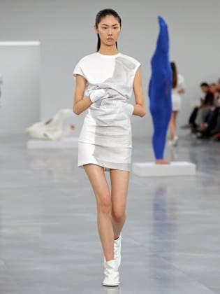 PFW - Issey Miyake Runway A model walks the runway during the Issey Miyake Womenswear Fall Winter 2025-2026 show as part of Paris Fashion, on March 7, 2025 in Paris, France. Photo by Alain-Gil Gonzalez ABACAPRESS.COM Paris France  Copyright: xGonzalezxAlain-Gil ABACAx