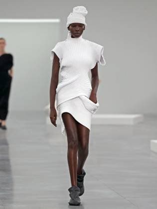 PFW - Issey Miyake Runway A model walks the runway during the Issey Miyake Womenswear Fall Winter 2025-2026 show as part of Paris Fashion, on March 7, 2025 in Paris, France. Photo by Alain-Gil Gonzalez ABACAPRESS.COM Paris France  Copyright: xGonzalezxAlain-Gil ABACAx
