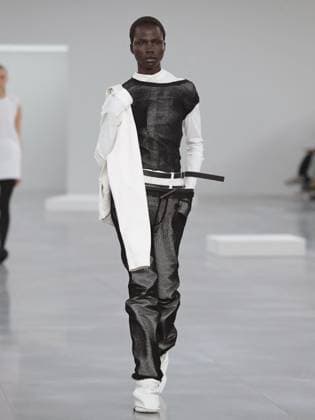 PFW - Issey Miyake Runway A model walks the runway during the Issey Miyake Womenswear Fall Winter 2025-2026 show as part of Paris Fashion, on March 7, 2025 in Paris, France. Photo by Alain-Gil Gonzalez ABACAPRESS.COM Paris France  Copyright: xGonzalezxAlain-Gil ABACAx