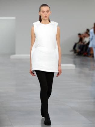 PFW - Issey Miyake Runway A model walks the runway during the Issey Miyake Womenswear Fall Winter 2025-2026 show as part of Paris Fashion, on March 7, 2025 in Paris, France. Photo by Alain-Gil Gonzalez ABACAPRESS.COM Paris France  Copyright: xGonzalezxAlain-Gil ABACAx