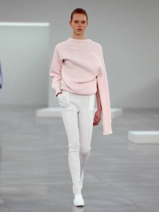 PFW - Issey Miyake Runway A model walks the runway during the Issey Miyake Womenswear Fall Winter 2025-2026 show as part of Paris Fashion, on March 7, 2025 in Paris, France. Photo by Alain-Gil Gonzalez ABACAPRESS.COM Paris France  Copyright: xGonzalezxAlain-Gil ABACAx