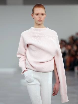 PFW - Issey Miyake Runway A model walks the runway during the Issey Miyake Womenswear Fall Winter 2025-2026 show as part of Paris Fashion, on March 7, 2025 in Paris, France. Photo by Alain-Gil Gonzalez ABACAPRESS.COM Paris France  Copyright: xGonzalezxAlain-Gil ABACAx