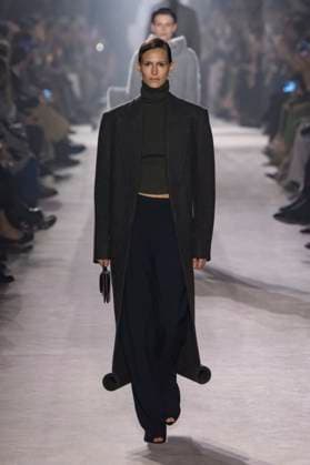 Paris Fashion Week, Victoria Beckham Modenschau . 07 03 2025. Paris, France. Victoria Beckham show at Paris Fashion Week for Autumn Winter 2025 26 .  xi-Imagesx IIM-25791-0048