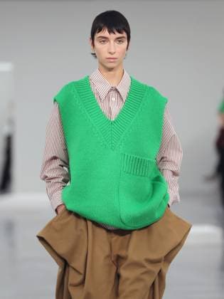 PFW - Issey Miyake Runway A model walks the runway during the Issey Miyake Womenswear Fall Winter 2025-2026 show as part of Paris Fashion, on March 7, 2025 in Paris, France. Photo by Alain-Gil Gonzalez ABACAPRESS.COM Paris France  Copyright: xGonzalezxAlain-Gil ABACAx