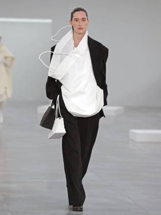 PFW - Issey Miyake Runway A model walks the runway during the Issey Miyake Womenswear Fall Winter 2025-2026 show as part of Paris Fashion, on March 7, 2025 in Paris, France. Photo by Alain-Gil Gonzalez ABACAPRESS.COM Paris France  Copyright: xGonzalezxAlain-Gil ABACAx