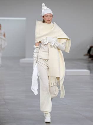 PFW - Issey Miyake Runway A model walks the runway during the Issey Miyake Womenswear Fall Winter 2025-2026 show as part of Paris Fashion, on March 7, 2025 in Paris, France. Photo by Alain-Gil Gonzalez ABACAPRESS.COM Paris France  Copyright: xGonzalezxAlain-Gil ABACAx