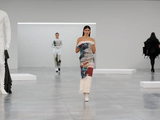 PFW - Issey Miyake Runway A model walks the runway during the Issey Miyake Womenswear Fall Winter 2025-2026 show as part of Paris Fashion, on March 7, 2025 in Paris, France. Photo by Alain-Gil Gonzalez ABACAPRESS.COM Paris France  Copyright: xGonzalezxAlain-Gil ABACAx