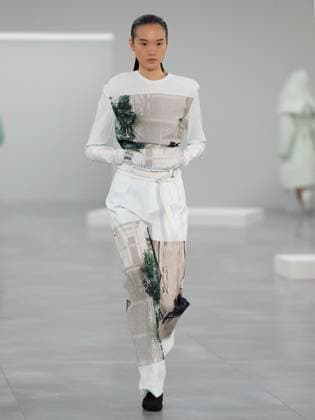 PFW - Issey Miyake Runway A model walks the runway during the Issey Miyake Womenswear Fall Winter 2025-2026 show as part of Paris Fashion, on March 7, 2025 in Paris, France. Photo by Alain-Gil Gonzalez ABACAPRESS.COM Paris France  Copyright: xGonzalezxAlain-Gil ABACAx