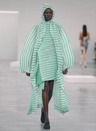 PFW - Issey Miyake Runway A model walks the runway during the Issey Miyake Womenswear Fall Winter 2025-2026 show as part of Paris Fashion, on March 7, 2025 in Paris, France. Photo by Alain-Gil Gonzalez ABACAPRESS.COM Paris France  Copyright: xGonzalezxAlain-Gil ABACAx