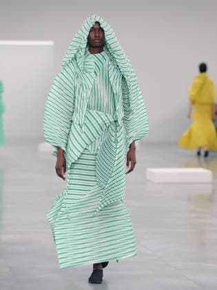 PFW - Issey Miyake Runway A model walks the runway during the Issey Miyake Womenswear Fall Winter 2025-2026 show as part of Paris Fashion, on March 7, 2025 in Paris, France. Photo by Alain-Gil Gonzalez ABACAPRESS.COM Paris France  Copyright: xGonzalezxAlain-Gil ABACAx